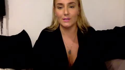 Snapshot of swedish_candii chatting on January 18, 2025, 4:37 am Swedish Candii online show from January 18, 2025, 4:37 am