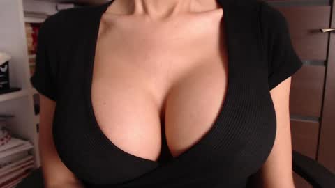 Jen online show from October 20, 2025, 7:42 am