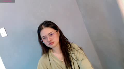 Snapshot of sweet_sirenxx chatting on January 14, 2025, 5:19 am Leah online show from January 14, 2025, 5:19 am