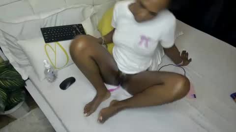 Snapshot of sweet_spoon chatting on December 11, 2024, 12:02 pm Nina online show from December 11, 2024, 12:02 pm