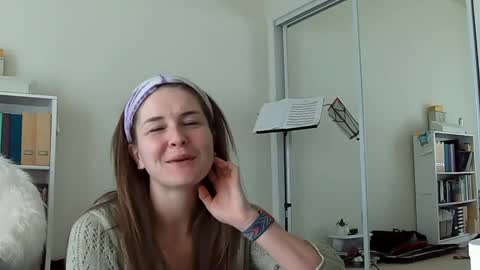 Snapshot of sweet_truffle chatting on December 8, 2024, 2:30 pm Heidi Brenner - Please check bio for schedule FAQ online show from December 8, 2024, 2:30 pm