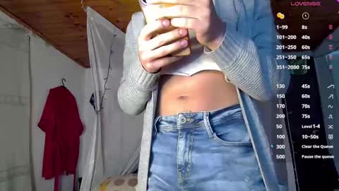 Snapshot of sweetc4meron chatting on January 24, 2025, 1:35 am Cameron Alejandro online show from January 24, 2025, 1:35 am