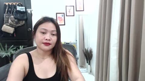 Snapshot of sweetestsmile_ chatting on December 13, 2024, 4:00 am Khaye online show from December 13, 2024, 4:00 am