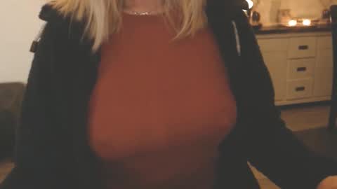 Snapshot of sweetjuice1980 chatting on December 14, 2024, 4:52 pm Sweetjuice online show from December 14, 2024, 4:52 pm