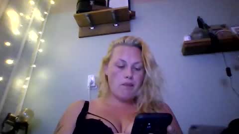 Snapshot of sweetsinz_ chatting on October 2, 2025, 9:11 pm sweetsinz_ online show from October 2, 2025, 9:11 pm