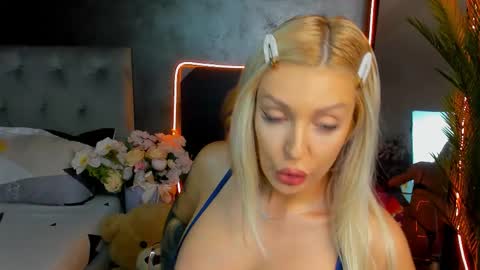 Snapshot of sweettheaa_ chatting on September 26, 2025, 6:12 pm Jessica online show from September 26, 2025, 6:12 pm