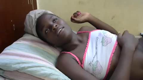 Snapshot of sweetvallerie chatting on February 3, 2025, 12:03 pm sweetvallerie online show from February 3, 2025, 12:03 pm