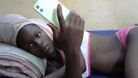 Snapshot of sweetvallerie chatting on February 10, 2025, 12:18 pm sweetvallerie online show from February 10, 2025, 12:18 pm