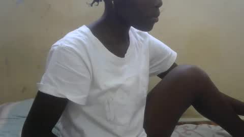 Snapshot of sweetvallerie chatting on March 7, 2025, 12:01 pm sweetvallerie online show from March 7, 2025, 12:01 pm