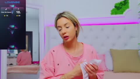 Snapshot of taahiraarabian chatting on January 13, 2025, 1:17 pm Arianna online show from January 13, 2025, 1:17 pm