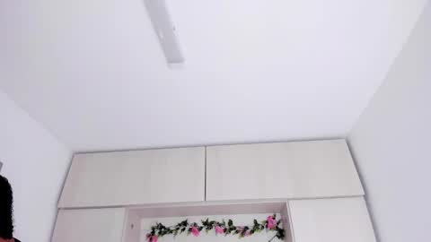 Snapshot of tarawiilson_ chatting on September 14, 2025, 4:11 am  T A R A  online show from September 14, 2025, 4:11 am