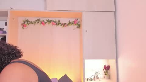 Snapshot of tarawiilson_ chatting on October 18, 2025, 4:15 am  T A R A  online show from October 18, 2025, 4:15 am