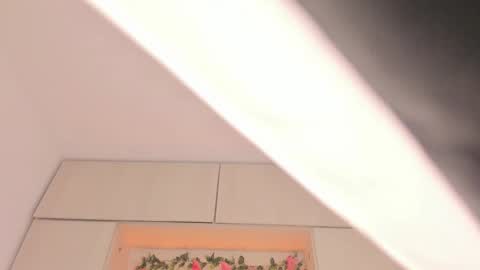 Snapshot of tarawiilson_ chatting on October 19, 2025, 4:40 pm  T A R A  online show from October 19, 2025, 4:40 pm