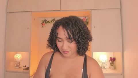 Snapshot of tarawiilson_ chatting on October 22, 2025, 4:24 am  T A R A  online show from October 22, 2025, 4:24 am