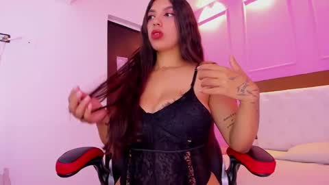 Snapshot of tatilarson chatting on February 27, 2025, 1:17 pm  TATI online show from February 27, 2025, 1:17 pm