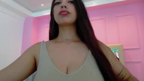 Snapshot of tatilarson chatting on March 3, 2025, 12:05 pm  TATI online show from March 3, 2025, 12:05 pm