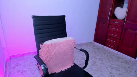 Snapshot of tatis_lopez_ chatting on February 15, 2025, 8:33 pm Tatiana Lopez online show from February 15, 2025, 8:33 pm