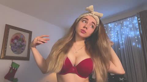 Snapshot of tatti_1 chatting on December 30, 2024, 3:03 am Tata online show from December 30, 2024, 3:03 am