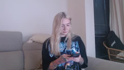 tattoobbgirl online show from October 24, 2025, 5:31 pm