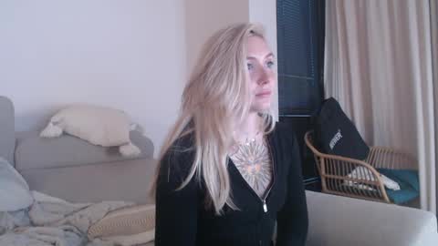 tattoobbgirl online show from October 25, 2025, 5:19 pm