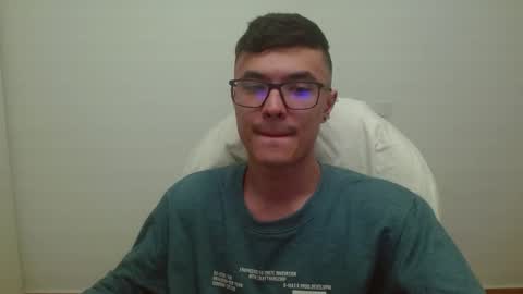 Snapshot of taurus4k chatting on December 2, 2024, 1:14 am taurus4k online show from December 2, 2024, 1:14 am