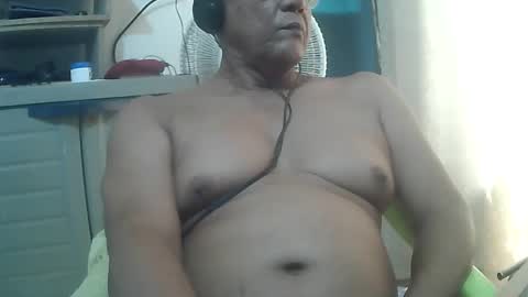 Snapshot of tavo58 chatting on February 21, 2025, 3:10 pm alvarito online show from February 21, 2025, 3:10 pm
