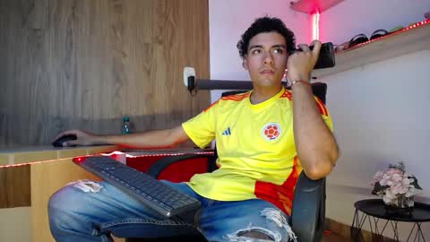 Snapshot of teamporn_18 chatting on January 21, 2025, 7:06 pm Danger online show from January 21, 2025, 7:06 pm