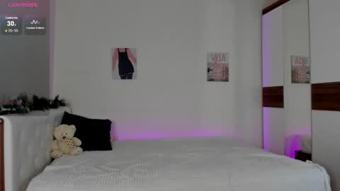 Snapshot of tender_babyy chatting on January 12, 2025, 5:22 pm Sexy girl Li online show from January 12, 2025, 5:22 pm