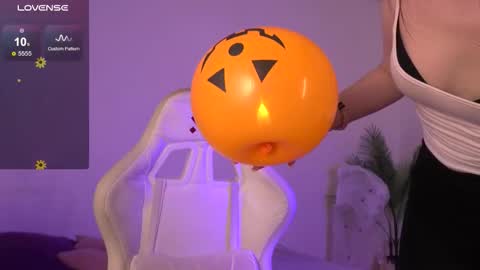 Snapshot of tender_babyy chatting on October 29, 2025, 1:35 pm Sexy girl Li online show from October 29, 2025, 1:35 pm