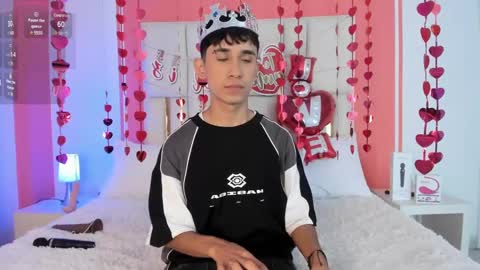 Snapshot of thayler_jones chatting on February 7, 2025, 11:23 am Thayler online show from February 7, 2025, 11:23 am
