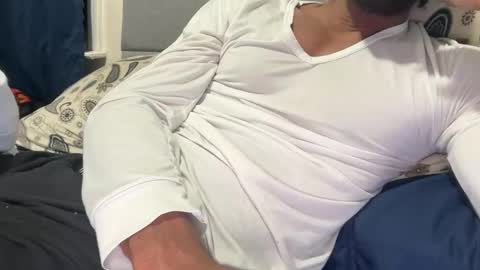 Snapshot of theeshooterr chatting on January 5, 2025, 6:35 am theeshooterr online show from January 5, 2025, 6:35 am