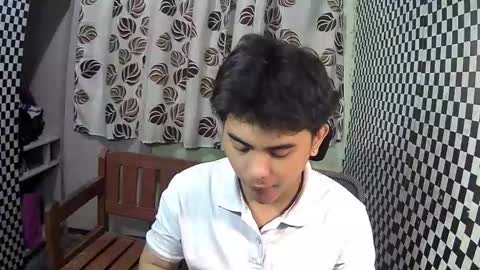 Snapshot of thehugecomeback chatting on December 22, 2024, 2:06 pm Xerxis online show from December 22, 2024, 2:06 pm