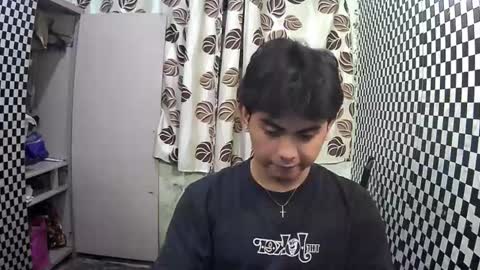 Snapshot of thehugecomeback chatting on January 6, 2025, 6:31 pm Xerxis online show from January 6, 2025, 6:31 pm