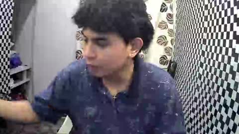 Snapshot of thehugecomeback chatting on January 8, 2025, 1:52 pm Xerxis online show from January 8, 2025, 1:52 pm