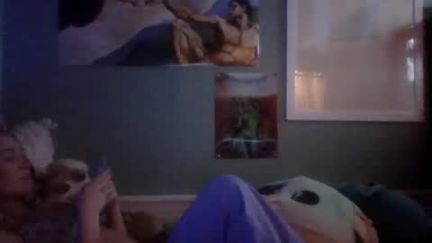 Snapshot of thelittlebambii chatting on December 19, 2024, 3:40 am Little Bambii online show from December 19, 2024, 3:40 am