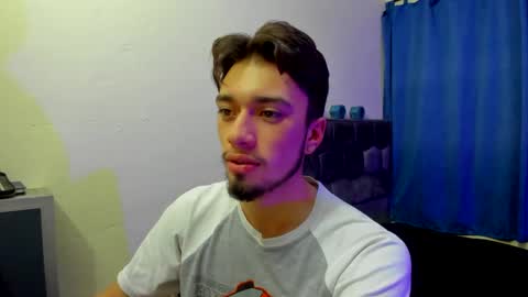 Snapshot of theo_stone04 chatting on September 19, 2025, 9:11 am Theo online show from September 19, 2025, 9:11 am