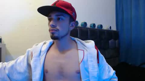 Snapshot of theo_stone04 chatting on November 5, 2025, 8:36 am Theo online show from November 5, 2025, 8:36 am