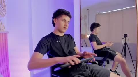 Snapshot of theohawke_ chatting on December 14, 2024, 5:14 pm THEO- MATEO online show from December 14, 2024, 5:14 pm