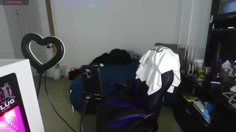 Snapshot of thepluglove chatting on September 15, 2025, 4:01 am The Plug Love  Friends online show from September 15, 2025, 4:01 am