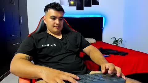 Snapshot of thiago_cp01 chatting on February 10, 2025, 9:04 am Thiago online show from February 10, 2025, 9:04 am