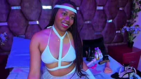 Snapshot of thiana_taylor chatting on September 16, 2025, 7:37 pm thiana_taylor online show from September 16, 2025, 7:37 pm