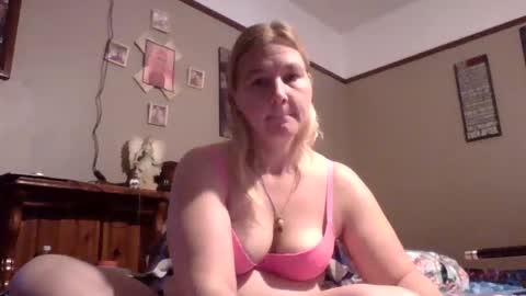 Snapshot of thickblonde_92 chatting on October 8, 2025, 12:47 pm thickblonde_92 online show from October 8, 2025, 12:47 pm