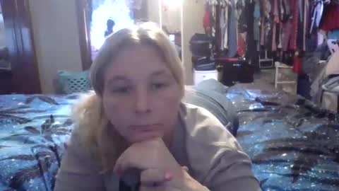Snapshot of thickblonde_92 chatting on November 13, 2025, 4:06 pm thickblonde_92 online show from November 13, 2025, 4:06 pm