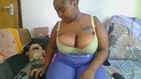 Snapshot of thickie_ chatting on November 16, 2025, 4:29 am thickie_ online show from November 16, 2025, 4:29 am