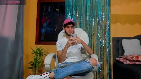 Snapshot of thiiago_tay chatting on December 8, 2024, 8:04 pm Thiiago online show from December 8, 2024, 8:04 pm