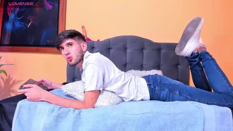 Snapshot of thiiago_tay chatting on December 16, 2024, 4:05 pm Thiiago online show from December 16, 2024, 4:05 pm