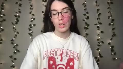 Snapshot of thistlefernsby chatting on November 9, 2025, 5:28 am thistlefernsby online show from November 9, 2025, 5:28 am