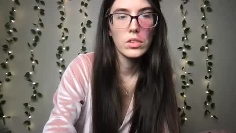 Snapshot of thistlefernsby chatting on November 11, 2025, 3:39 am thistlefernsby online show from November 11, 2025, 3:39 am