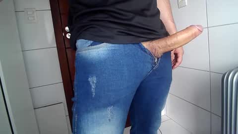Snapshot of thomaz__ chatting on October 1, 2025, 7:20 pm thomaz__ online show from October 1, 2025, 7:20 pm