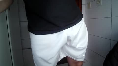 Snapshot of thomaz__ chatting on October 17, 2025, 6:43 pm thomaz__ online show from October 17, 2025, 6:43 pm